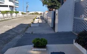 Apartamento em Cabo Frio a 50 metros da praia Quase em frente à praia